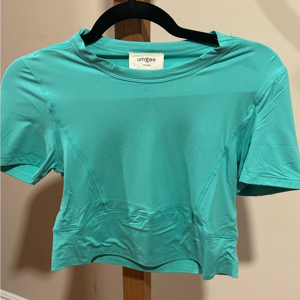 UMGEE #23 - NWT Emerald Crop Short Sleeve Top - stock photo for style (bin C)